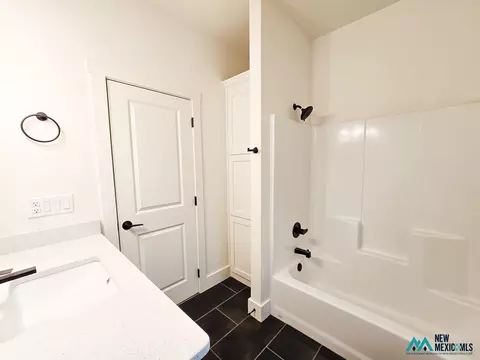 Bath - 204 Abbey Rd, Clovis, NM 88101 photo 4 of 5