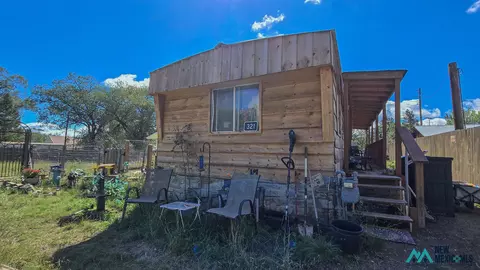 321 2nd St W, Capitan, NM 88316