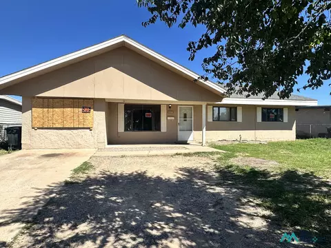 2713 Emerald Dr S, Roswell, NM 88203