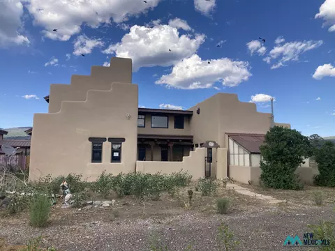 317 County Road 328, Ensenada, NM 87575