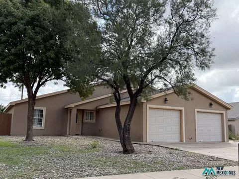 809 S Wyoming Ave, Roswell, NM 88203