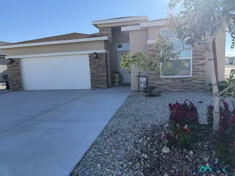 3733 Honeysuckle Dr, Carlsbad, NM 88220