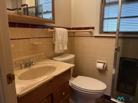 Bath - 2016 Axtell St, Clovis, NM 88101 photo 2 of 7