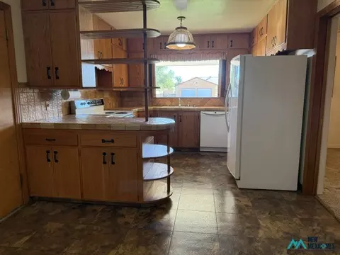 Kitchen - 2016 Axtell St, Clovis, NM 88101 photo 2 of 5