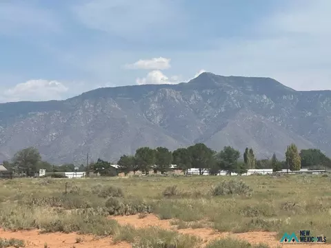 11 Blk 3 Tr 2 Mayo Loop, Los Lunas, NM 87031