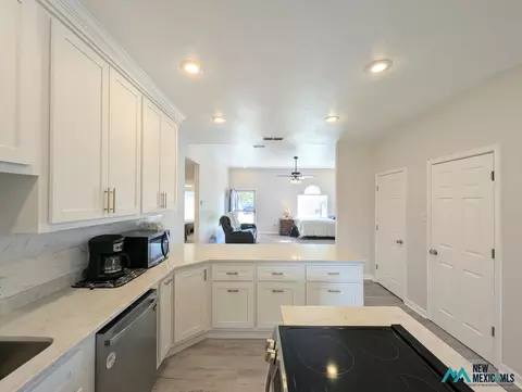 Kitchen - 3910 Don January Ave, Clovis, NM 88101 photo 4 of 13