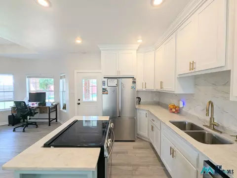 Kitchen - 3910 Don January Ave, Clovis, NM 88101 photo 3 of 13