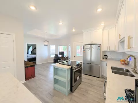 Kitchen - 3910 Don January Ave, Clovis, NM 88101 photo 12 of 13