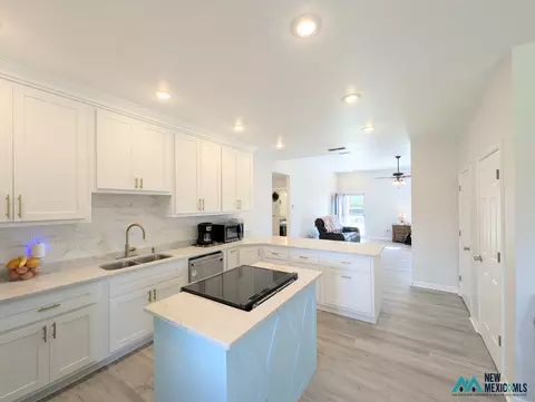 Kitchen - 3910 Don January Ave, Clovis, NM 88101 photo 5 of 13