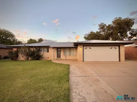 220 St Anne Pl W, Hobbs, NM 88240