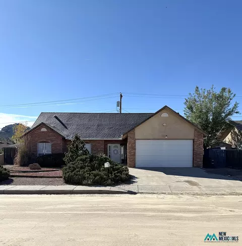 3744 Maya Dr, Gallup, NM 87301