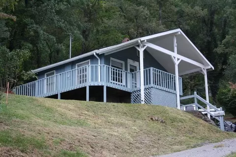 17 Edgewood St, Sylva, NC 28779 photo 1