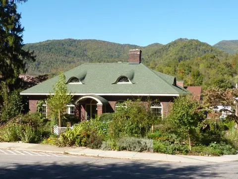2 Jackson St, Sylva, NC 28779 photo 1