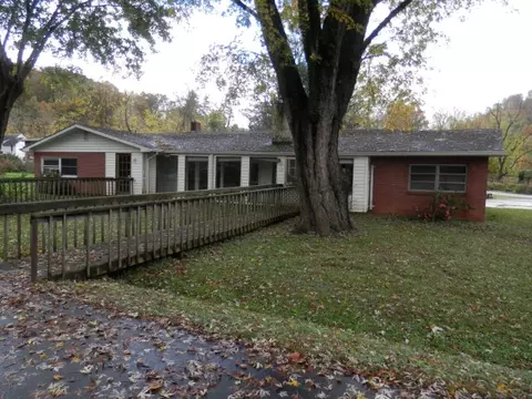 127 Bartlett St, Sylva, NC 28779 photo 1
