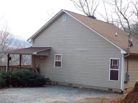 420 Tomahawk Trl, Whittier, NC 28789 photo 1