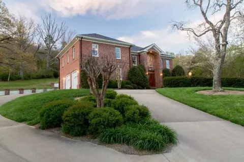 556 Falls Cir, Sylva, NC 28779 photo 2