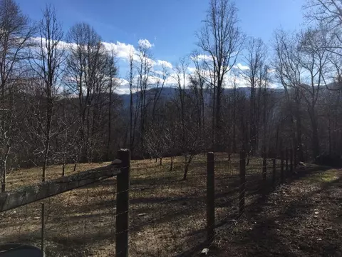 325 Falcon Hill Dr, Sylva, NC 28779 photo 2