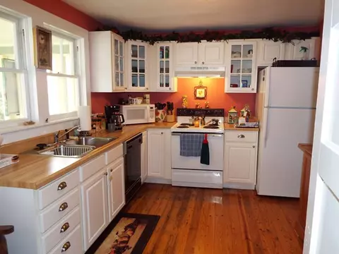 92 E Hemlock St, Dillsboro, NC 28725 photo 3