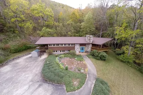 252 Lightfoot Dr, Sylva, NC 28779 photo 2