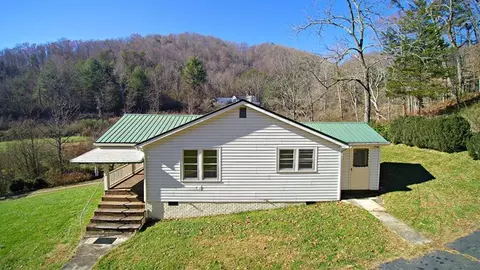 39 Falls Cir, Sylva, NC 28779 photo 6