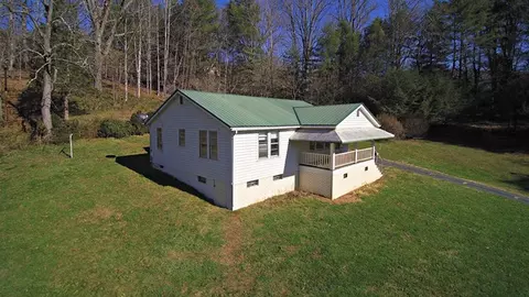39 Falls Cir, Sylva, NC 28779 photo 4