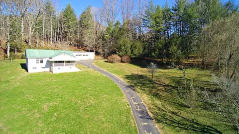 39 Falls Cir, Sylva, NC 28779 photo 2