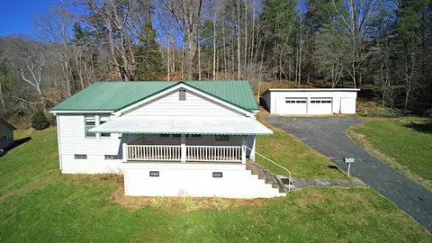 39 Falls Cir, Sylva, NC 28779 photo 3