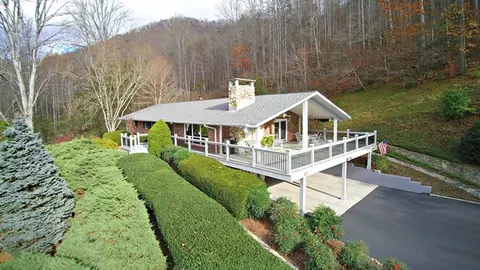 237 Airy Ln, Sylva, NC 28779 photo 2