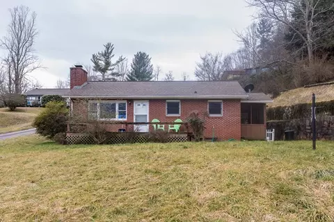 52 Pinnacle View Rd, Sylva, NC 28779 photo 1