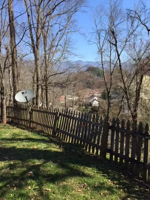 126 Hooper St, Sylva, NC 28779 photo 2