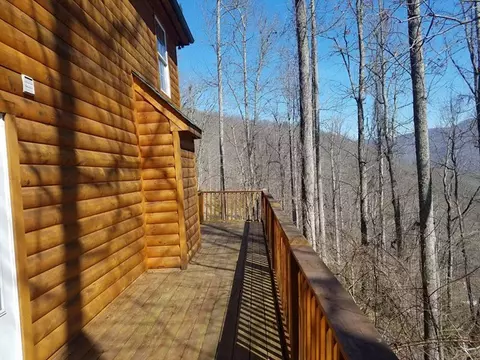 283 Villas Dr, Sylva, NC 28779 photo 3
