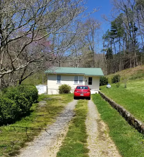 37 Falls Cir, Sylva, NC 28779 photo 2