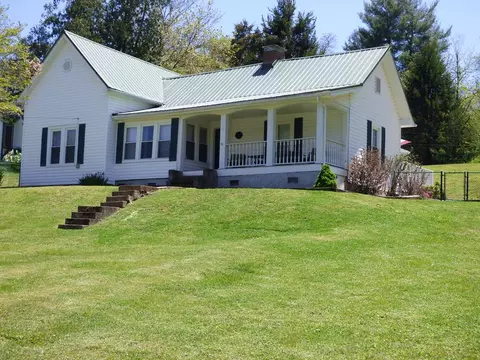 56 E Hemlock St, Dillsboro, NC 28725 photo 1