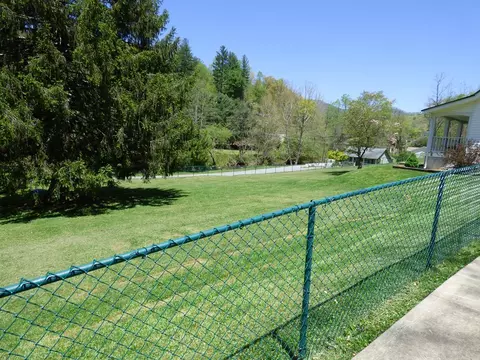 56 E Hemlock St, Dillsboro, NC 28725 photo 5