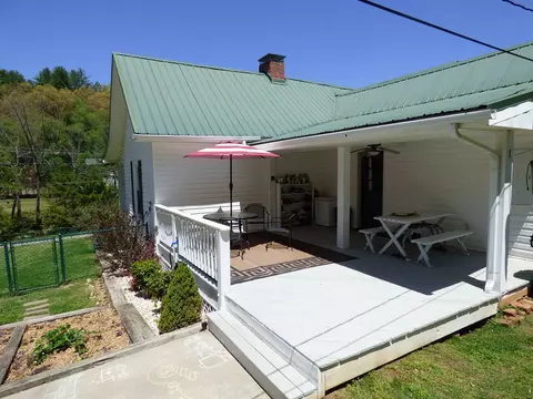 56 E Hemlock St, Dillsboro, NC 28725 photo 2