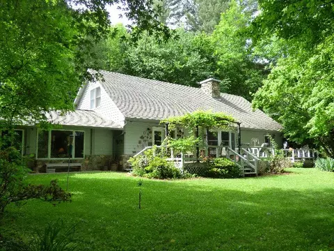 326 Mistletoe Ln, Sylva, NC 28779 photo 1