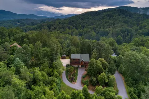 275 Timber Creek Cir, Sylva, NC 28779 photo 5
