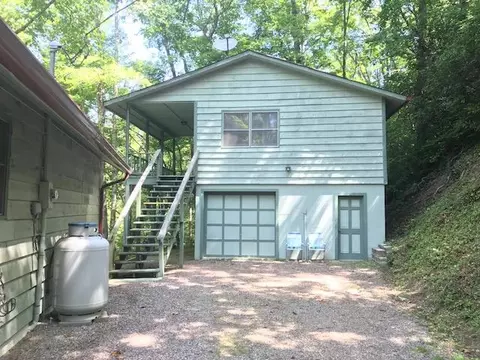 74 Moonstone Dr, Franklin, NC 28734 photo 3