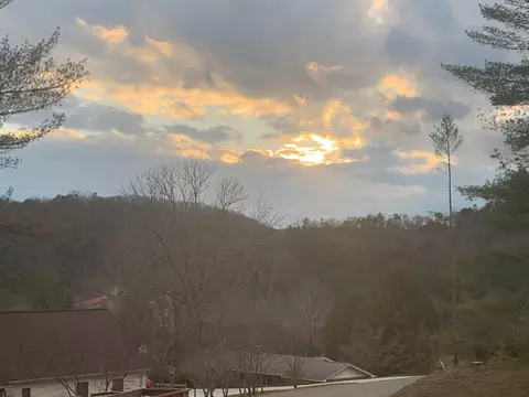 39 Pendleton Dr, Sylva, NC 28779 photo 2