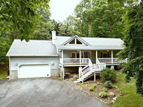 111 Chad Cir, Sylva, NC 28779 photo 2