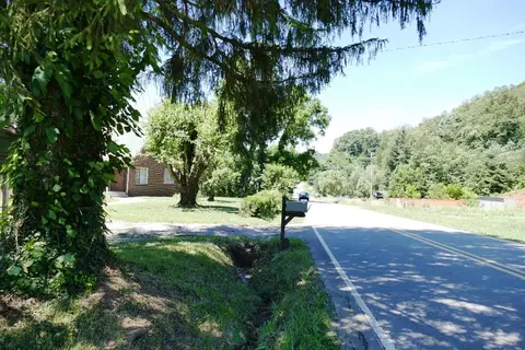 3752 Skyland Dr, Sylva, NC 28779 photo 2