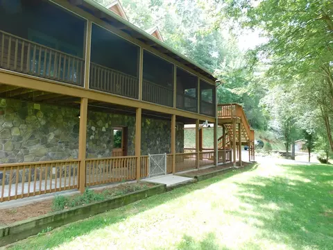 125 Shallotte Rdg, Sylva, NC 28779 photo 2