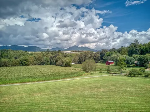 609 Caring Place Rd, Clyde, NC 28721 photo 11