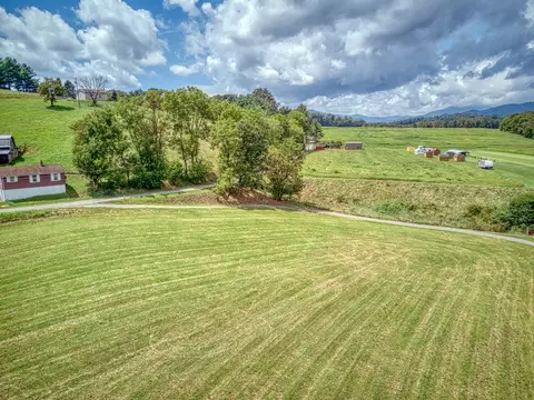 609 Caring Place Rd, Clyde, NC 28721 photo 6