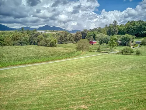 609 Caring Place Rd, Clyde, NC 28721 photo 1