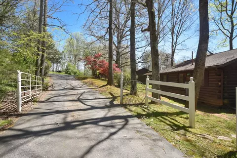 97 Cabin Rd, Franklin, NC 28734 photo 3