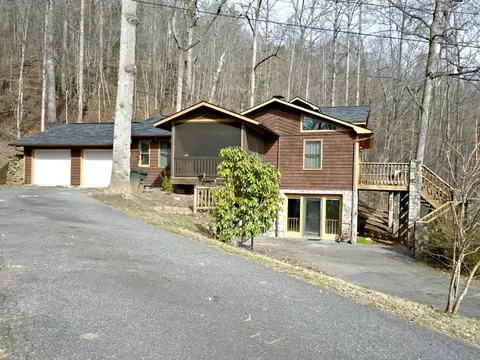 270 Match Pt, Sylva, NC 28779 photo 2