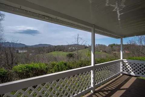 140 Addington Pl, Franklin, NC 28734 photo 3
