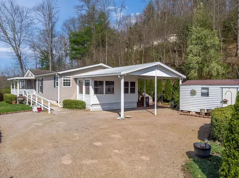 140 Addington Pl, Franklin, NC 28734 photo 1