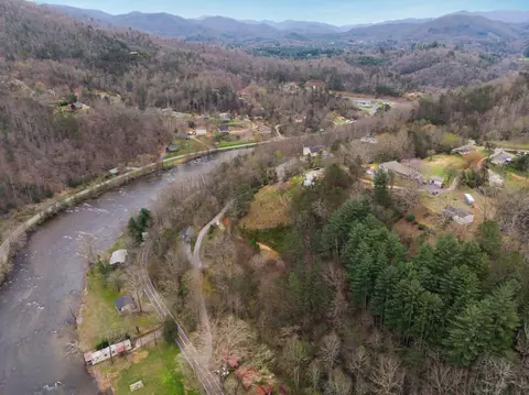 70 Moonlight Dr, Sylva, NC 28779 photo 1